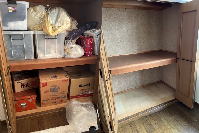 納戸の不用品回収前と回収後